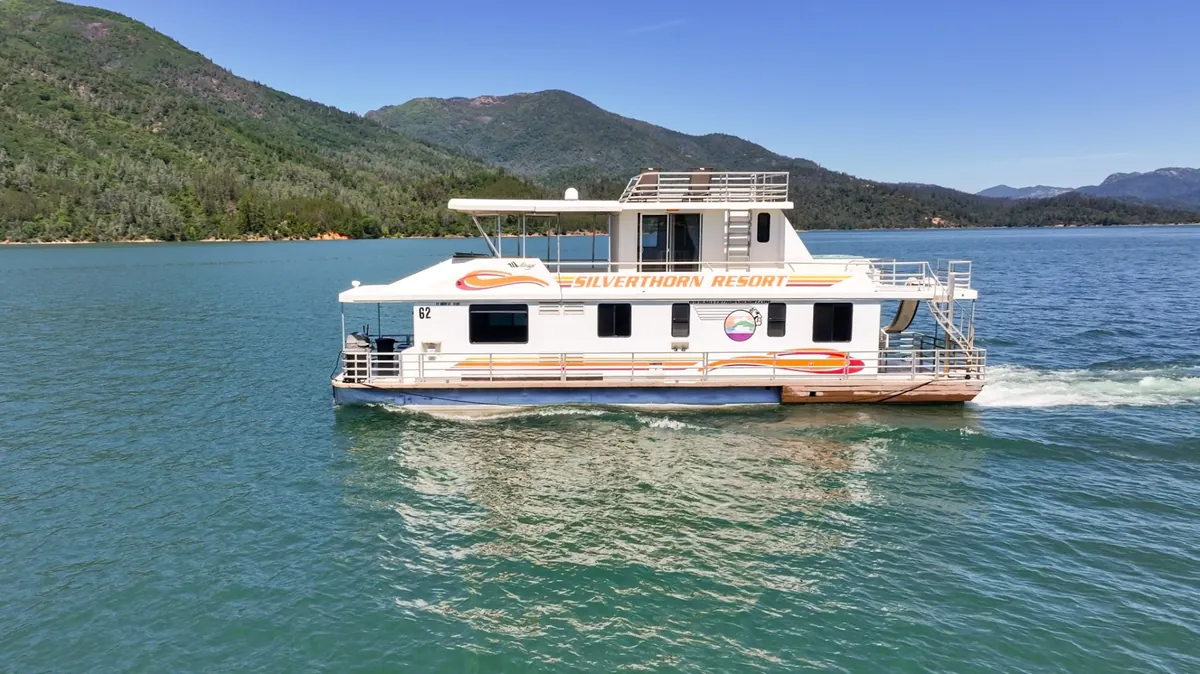 Queen II houseboat at Silverthorn Resort on Shasta Lake