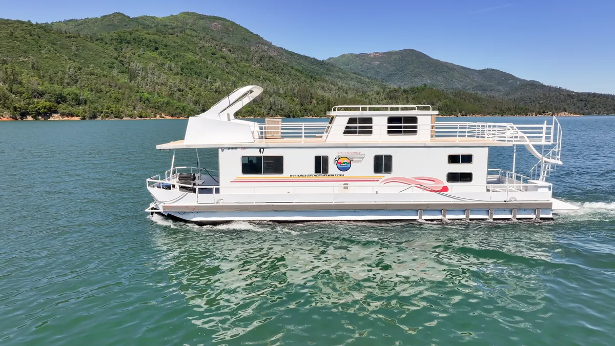 Senator houseboat at Silverthorn Resort on Shasta Lake