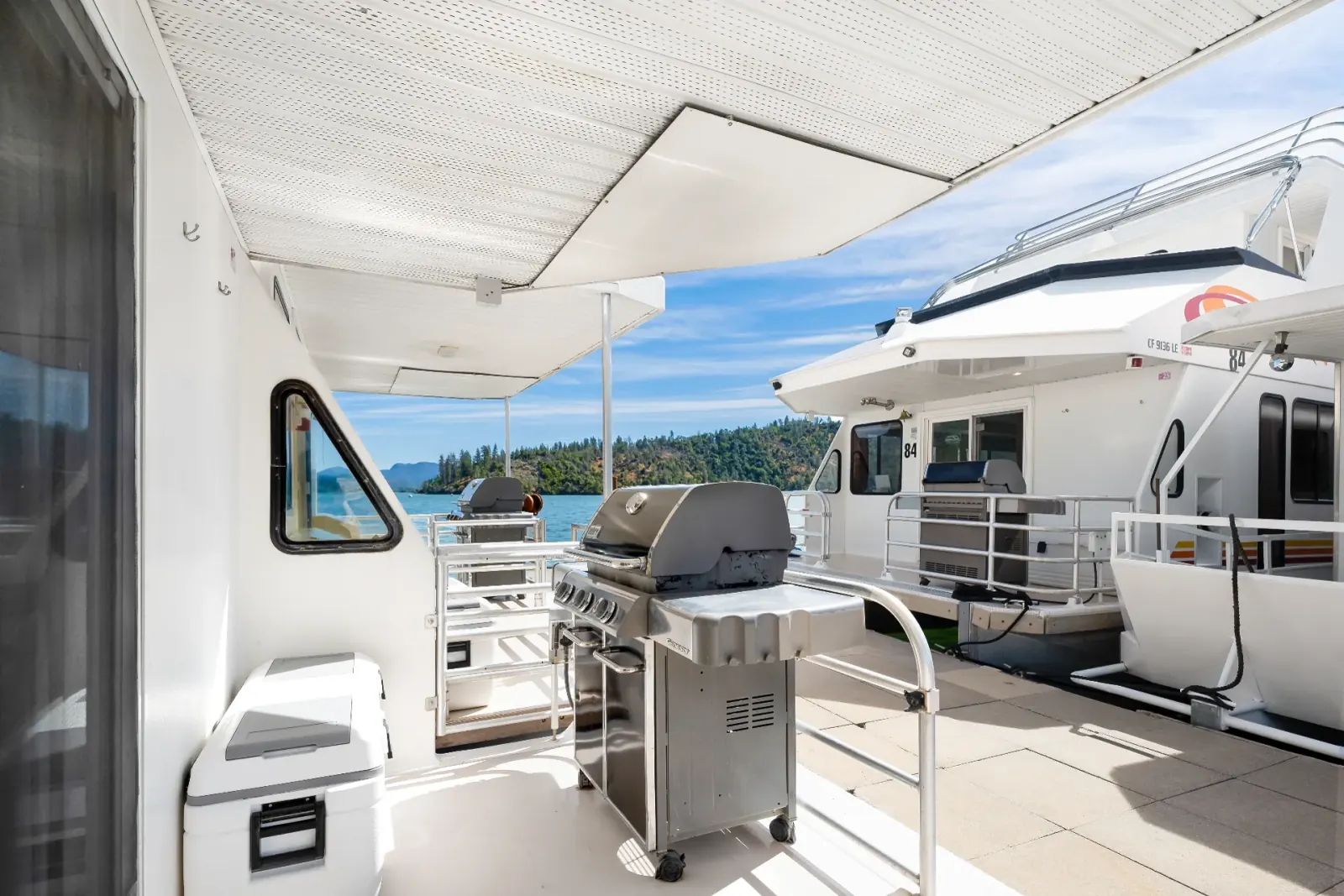 Queen I 56-foot houseboat for rent on Shasta Lake at Silverthorn Resort — hero image 3