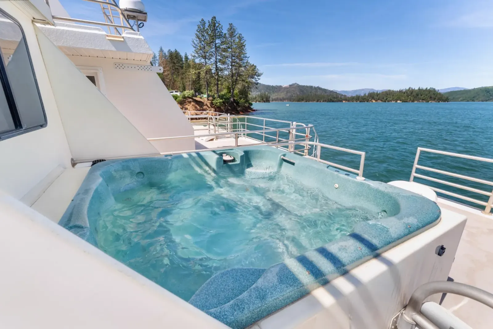 Queen II houseboat hot tub on upper deck with stunning Shasta Lake and mountain views